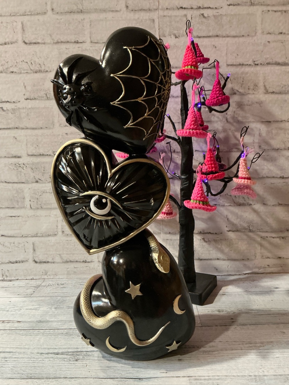 EERIE CHARM 18in stacked tarot heart decor